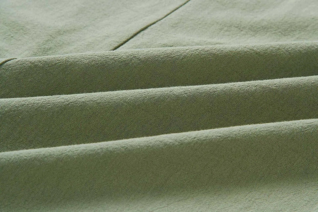 Vestido Curto em Linho com Alças Finas e Decote V