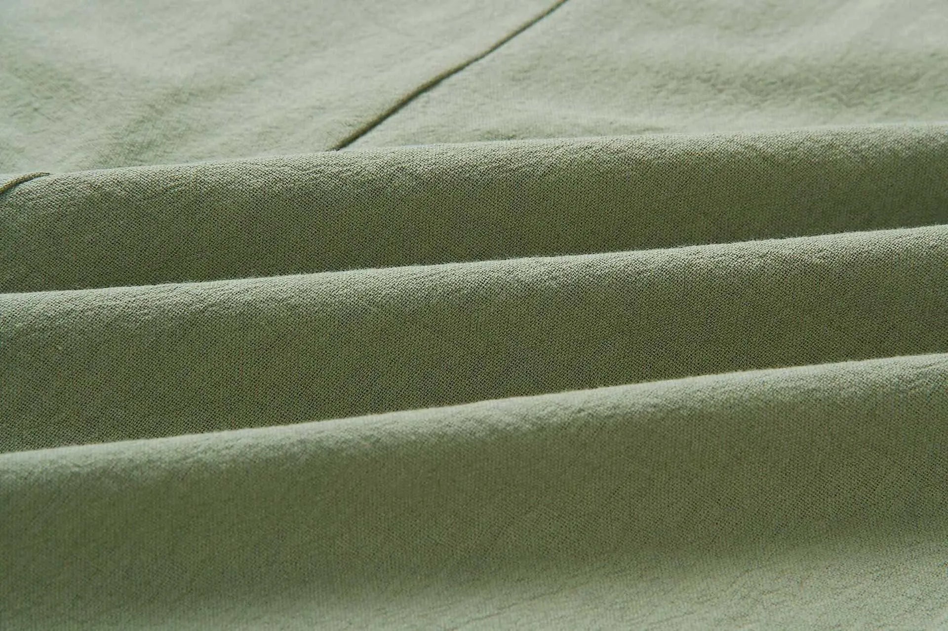 Vestido Curto em Linho com Alças Finas e Decote V